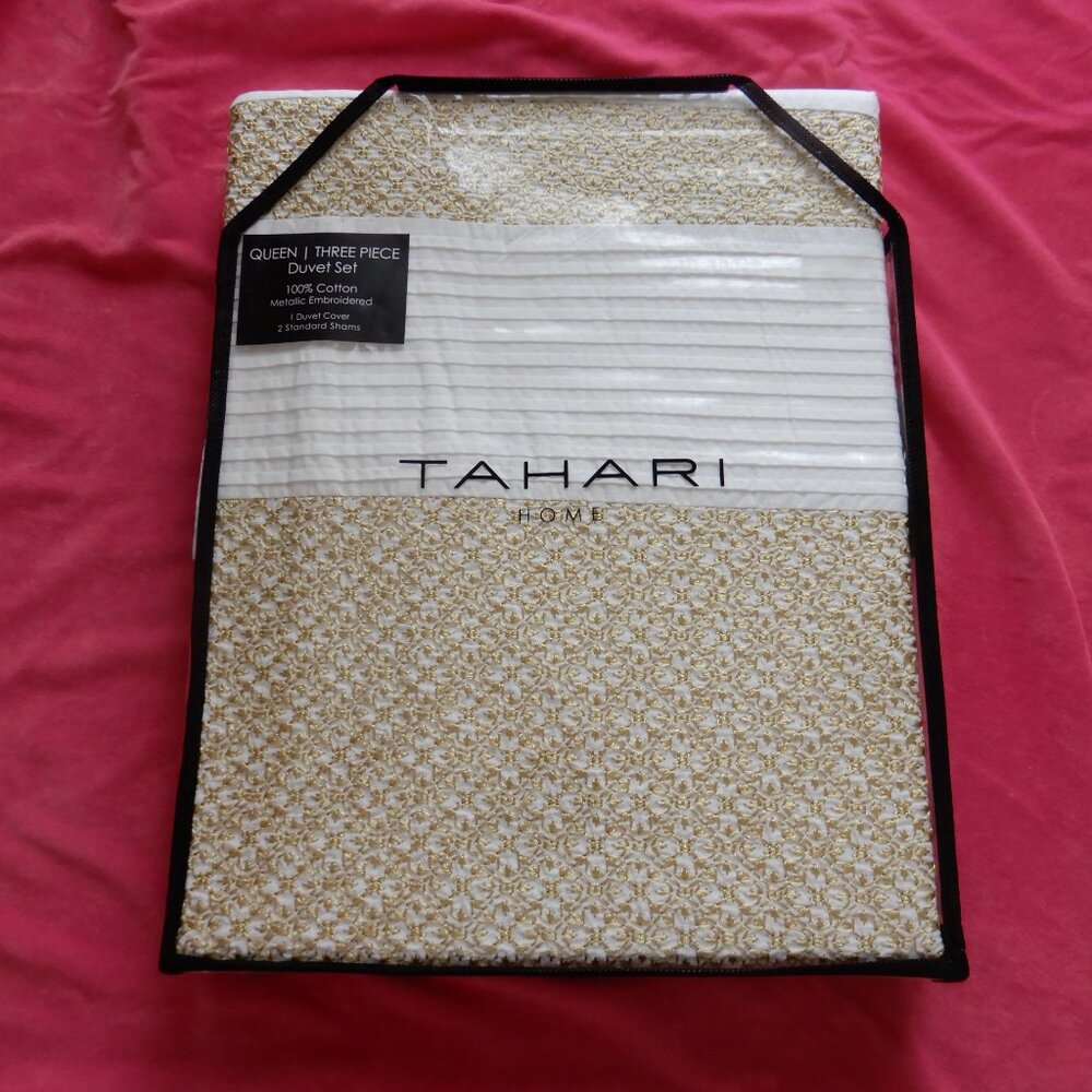 NWT Tahari White Gold Metallic Embroidered 3 Piece Queen Duvet Set